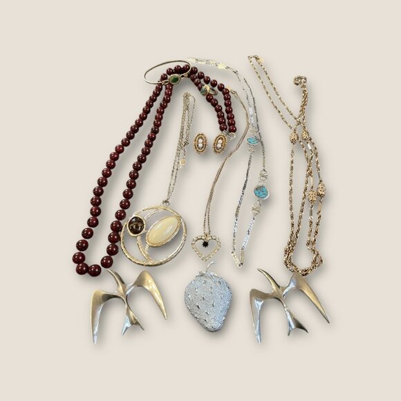 Sarah Coventry Vintage Estate Jewelry Bulk Lot Of 11 Pieces Including Necklaces - Picture 1 of 8